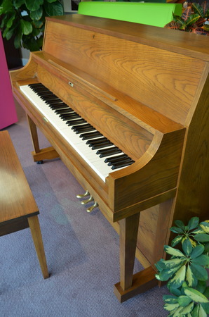 1980 Yamaha P202 studio piano, oak - Upright - Studio Pianos